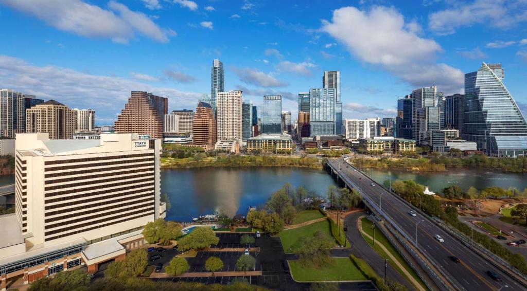 Image of city skyline